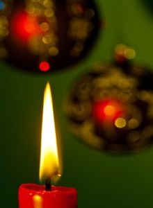 weihnachtskerzen-am-weihnachtsbaum