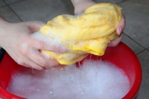 Das Putzen der Wohnung ist für viele Menschen eher eine Last bzw. lästige Pflicht als ein Vergnügen.