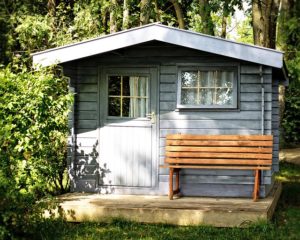 So machen Sie Ihr Gartenhaus sturmsicher - Tipps und Infos zur Sicherung von Gartenhäusern und Geräteschuppen im Garten gegen Wind und Sturm!