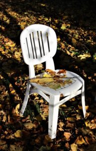 Gartenmöbel aus Kunststoff richtig sauber machen und pflegen