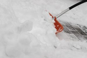 Wer muss Gehweg Bürgersteig von Schnee räumen?