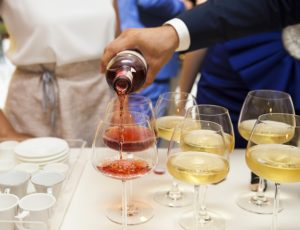 Getränkeplanung - welche Getränke auf Party anbieten? Tipps und Informationen online.