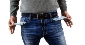Wer gerade knapper bei Kasse ist, kann z.B. durch Ratenzahlung seine neuen Möbel finanzieren.