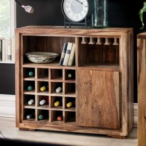 Massivholz bzw. Holz ist auch heute noch eines der meist genutzten Materialien für den Bau von Schrankmöbeln.