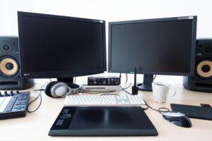 Schreibtischgröße für zwei Monitore