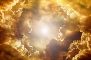 Der Schein der Sonne tut der Seele gut, doch Wohngebäude und Plätze im Garten brauchen Sonnenschutz, damit wir nicht geblendet werden und es nicht zu heiß wird.