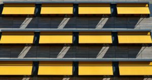 Sonnenschutz und Abschattung an Wohngebäuden und im Außenbereich von Wohngebäuden