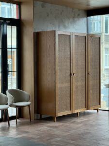 Warum heißt der Kleiderschrank Kleiderschrank?