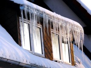 Wer muss Eiszapfen am Haus entfernen?