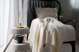 Wohnzimmer im Hygge-Stil einrichten: Hintergründe, Tipps & Informationen im Wohnen-shop.at Magazin online.