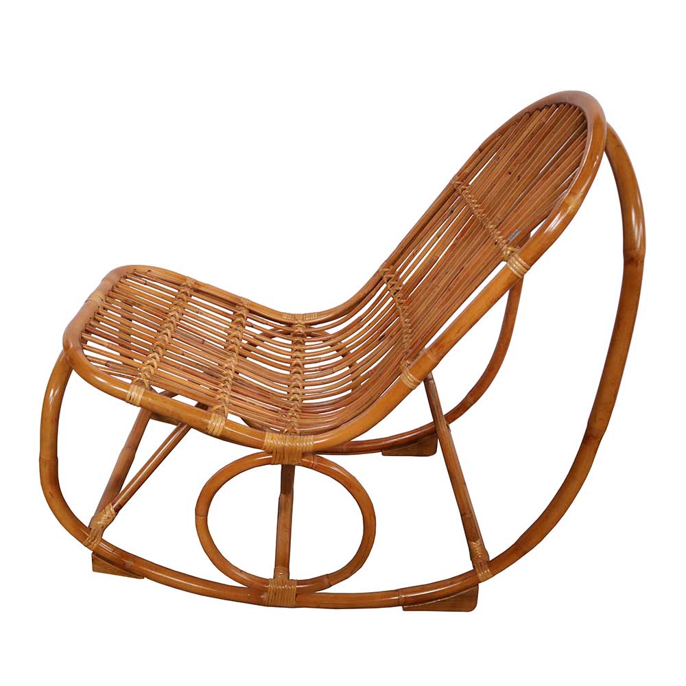 Handgearbeiteter Schaukelstuhl aus Rattan Geflecht mit geschwungener Form – Ledro