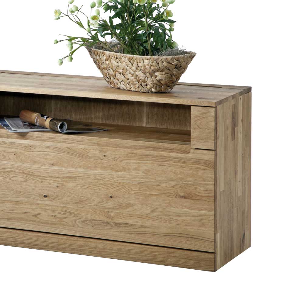 Robustes Lowboard aus Wildeiche mit offener Nische und charakteristischer Holzstruktur im Detail – Natrius