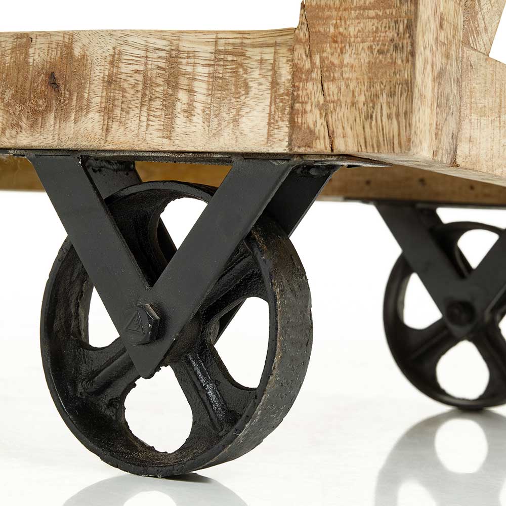 Detail der schwarzen Metallrollen am Fuß des mobilen Barwagens im Industrial Design – Radulyn