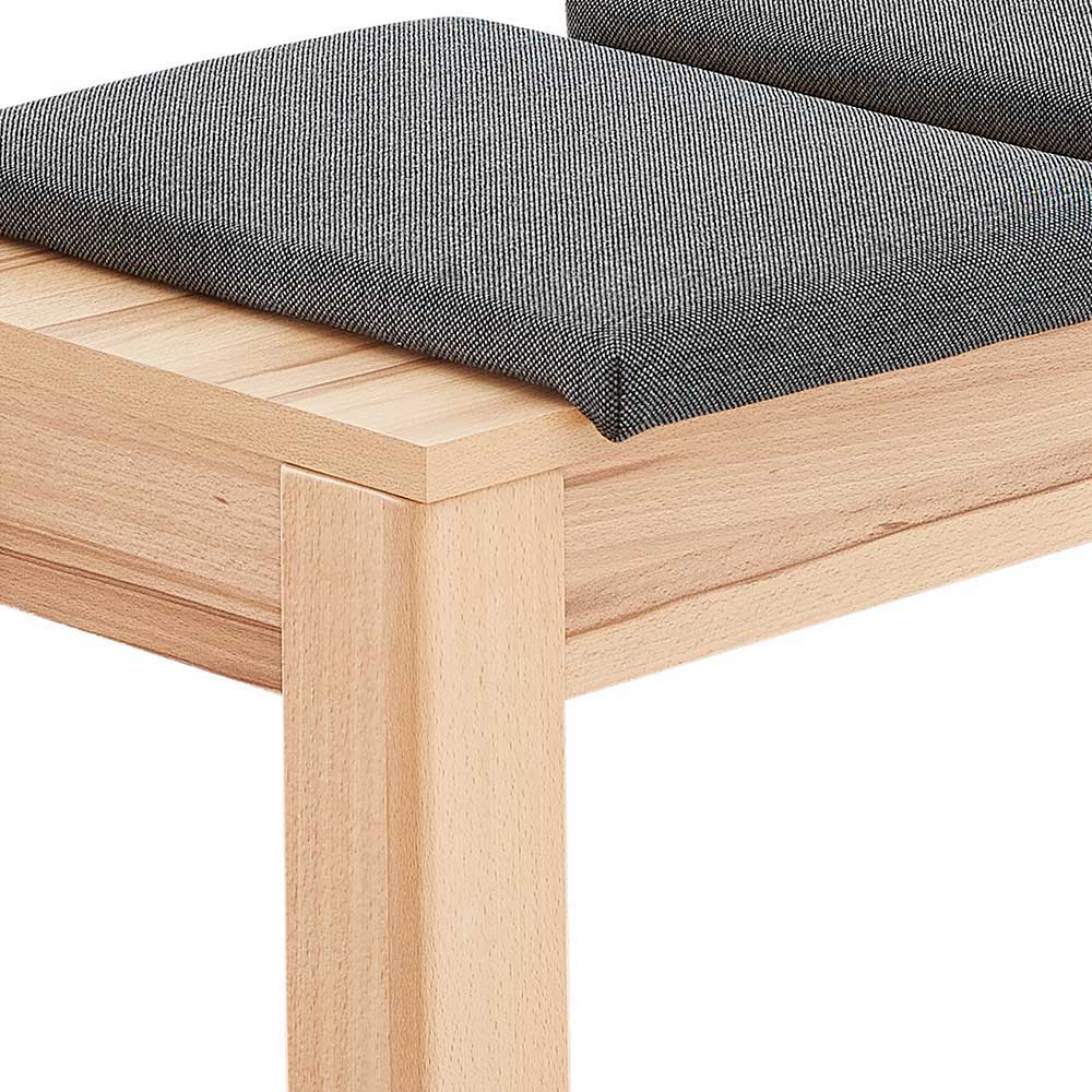 Detail der Sitzbank mit hellem Holzrahmen und feinem grauen Polsterstoff – Amyonta