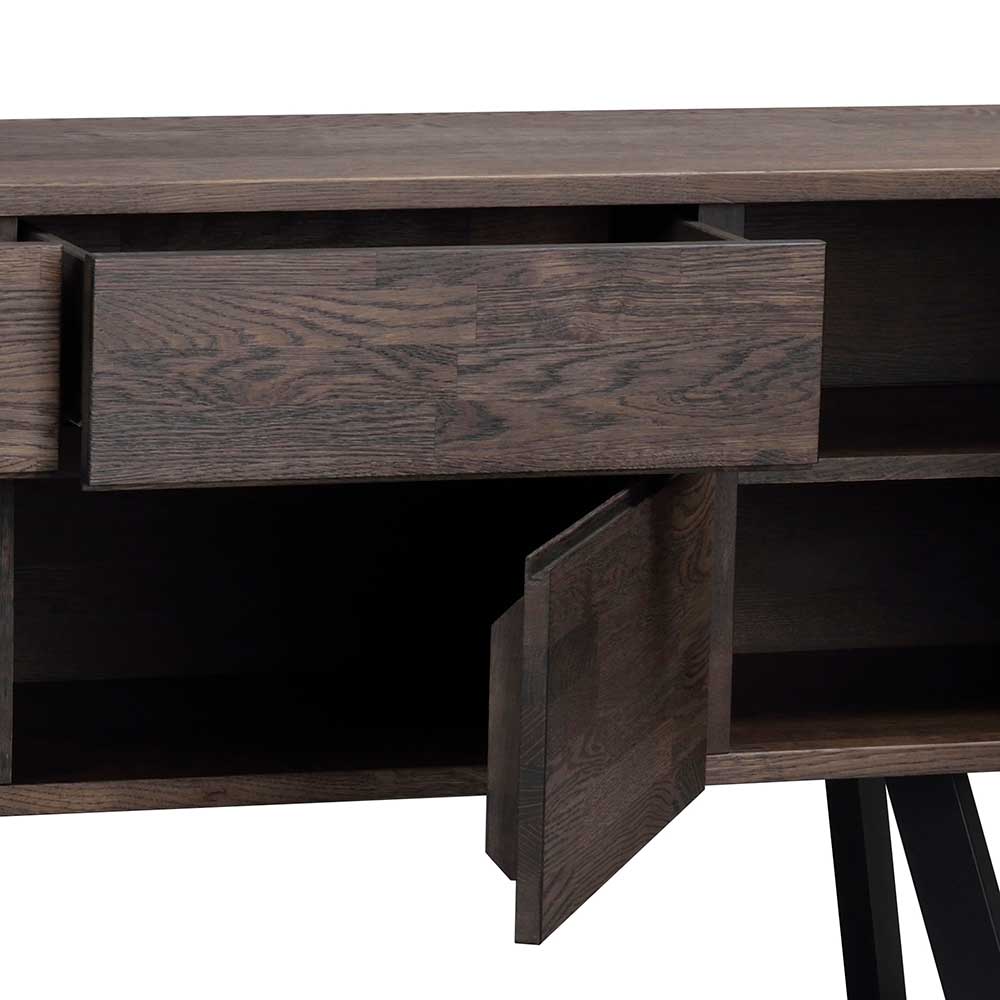Geöffnetes Sideboard aus Eiche Rauchfarben mit ausgezogener Schublade und offener Tür – Namac