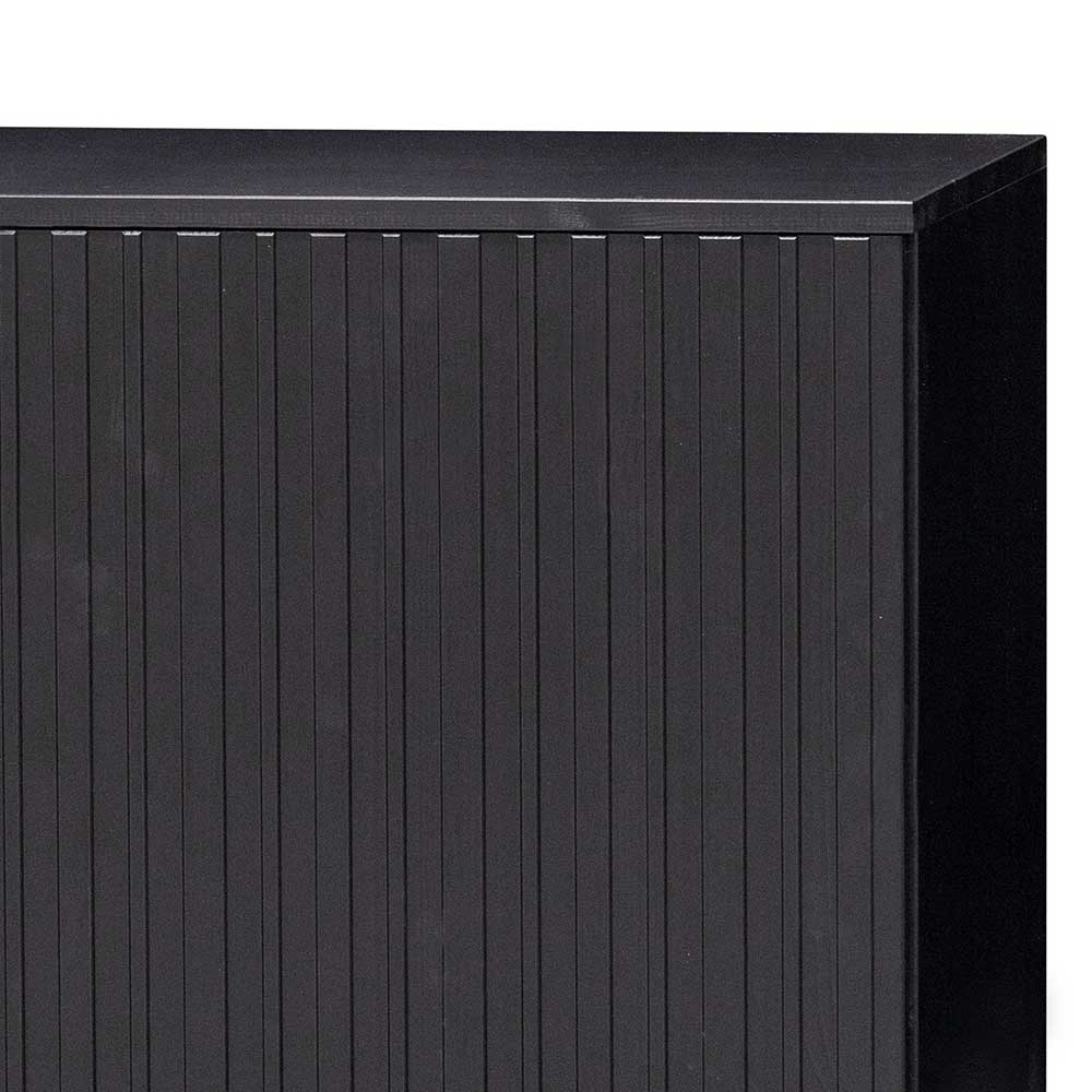 Geriffelte Oberfläche des schwarzen Sideboards im Detail – Gelvins