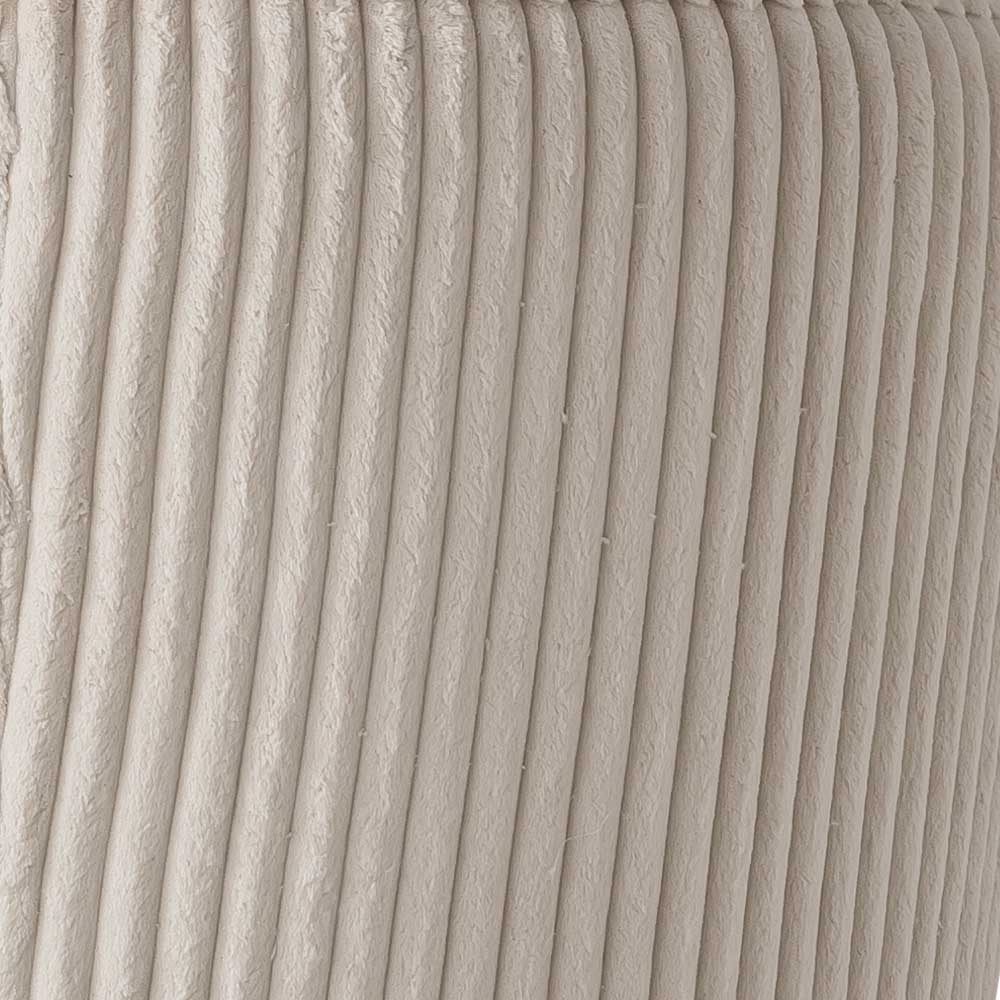 Nahdetail der feinen, vertikalen Rillen des cremefarbenen Cordstoffs für den Sessel – Token