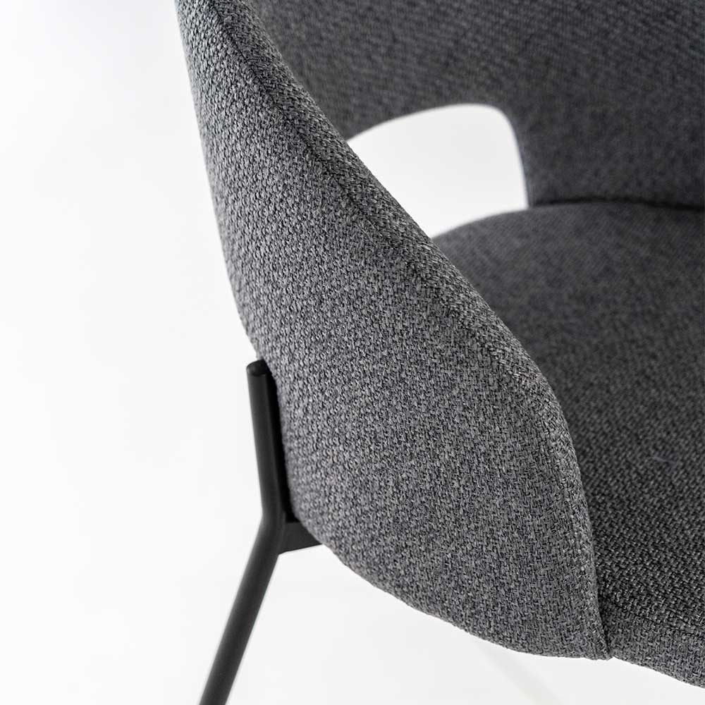 Textur des grauen Stoffbezugs und geschwungene Rückenlehne des Stuhls, 2er Set – Makimona