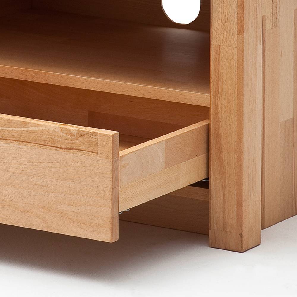 Geöffnete Schublade des Kernbuche TV-Lowboards zeigt Stauraum und Auszug – Levandro