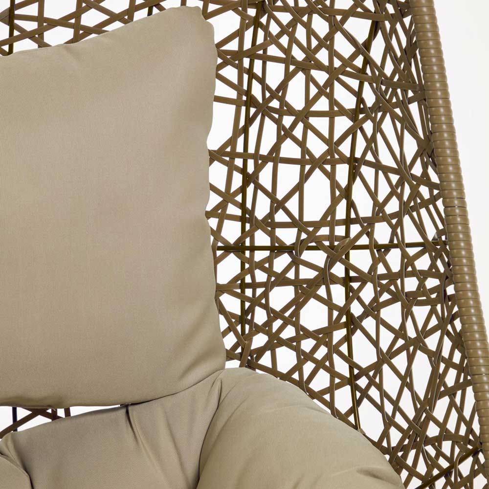 Rückenkissen in Beige und filigranes Kunstrattan Geflecht des Schwebesessels im Detail – Abell