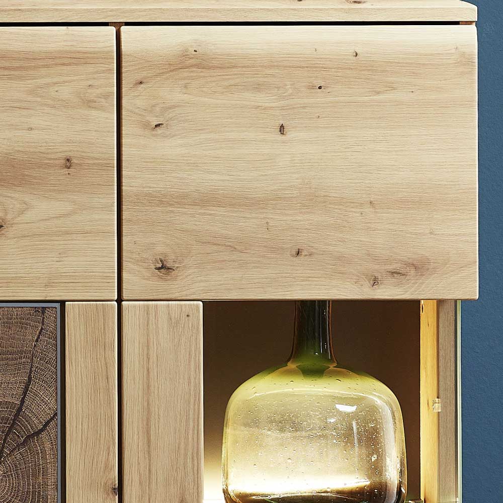 Highboard mit Glaseinsatz und Beleuchtung, helle Holzoptik – Iniaco