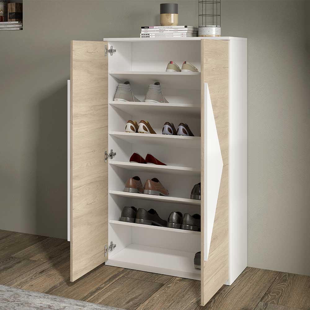 Design Schuhschrank in Eiche Bianco und Weiß mit offenen Türen und Schuhen auf den Fächern – Wilios