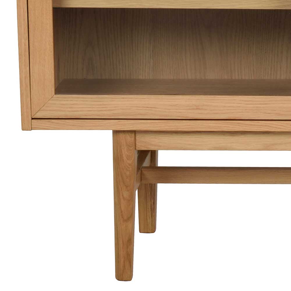 Konische Holzbeine des Sideboards aus helleichem Massivholz und stabiles Untergestell – Forcelan