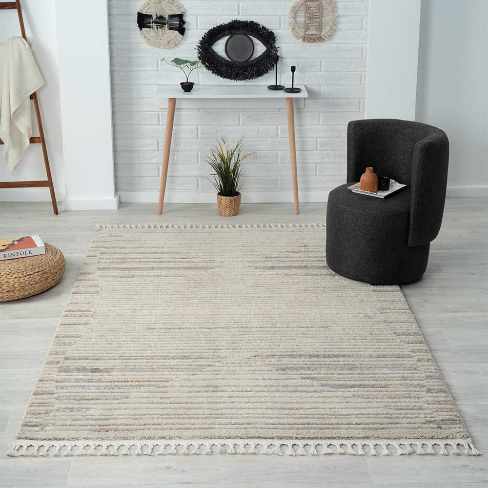 Gemusterter Wohnzimmer Teppich in Beige und Grau mit Fransen – Maico