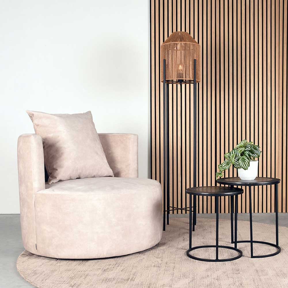 Eleganter cremeweißer Sessel mit weichem Veloursbezug für entspannte Stunden – Dieus