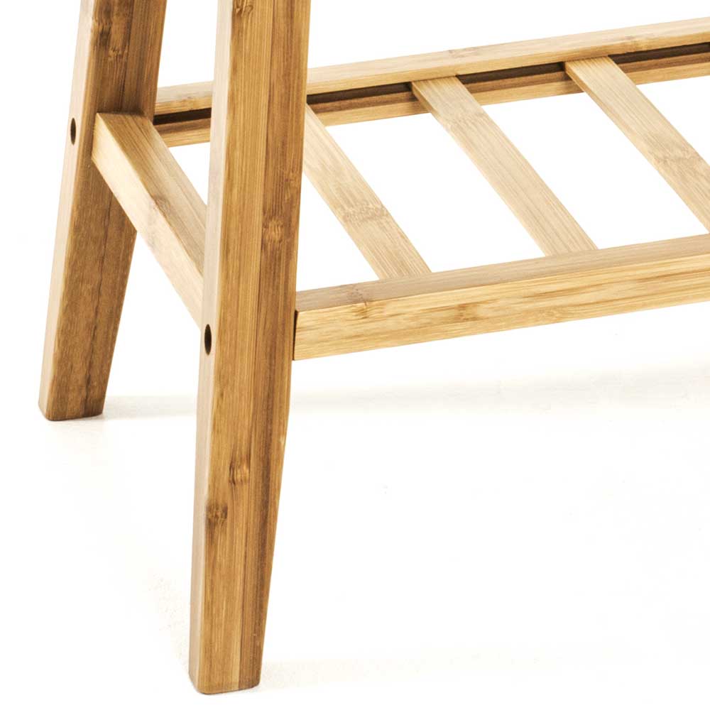 Robuste Bambusbeine und naturfarbenes Holzgestell einer praktischen Sitzbank mit Schuhablage – Ponzas