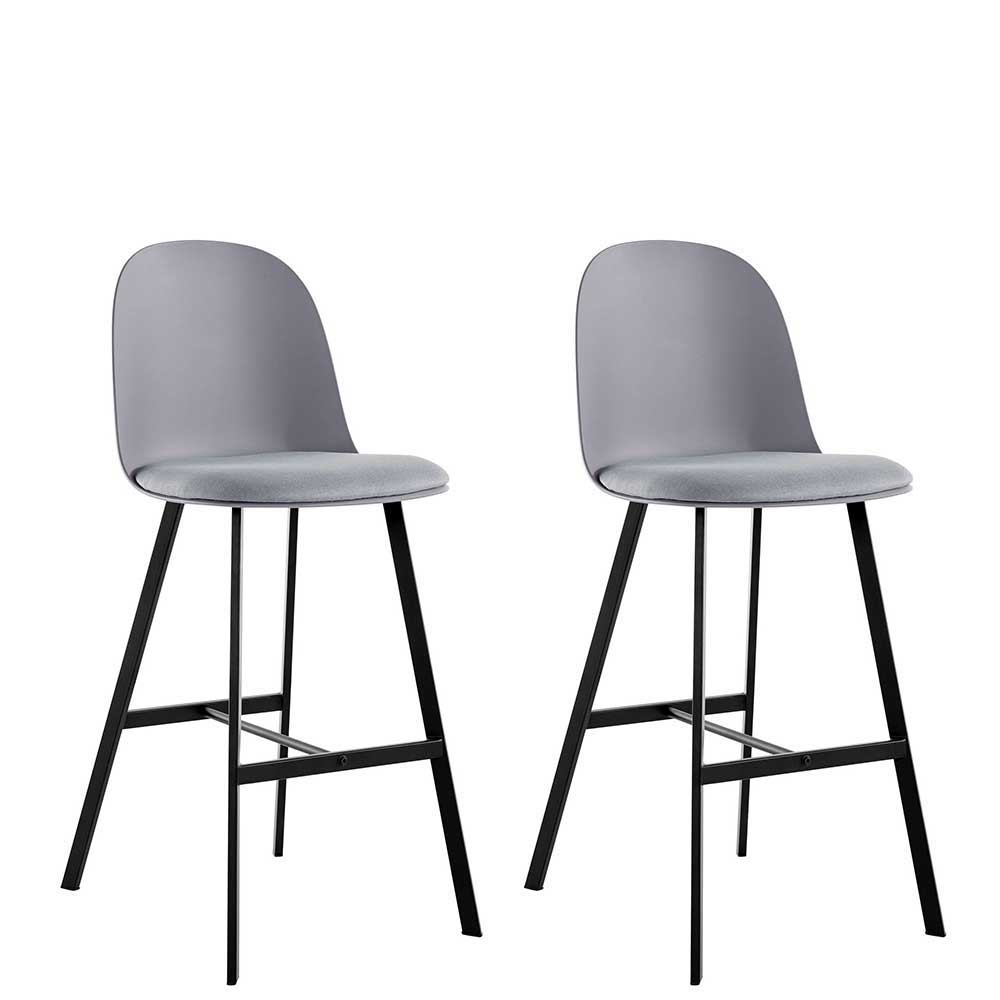 Zwei graue Barhocker mit gepolstertem Schalensitz und schwarzem Metallgestell als 2er Set Santiago
