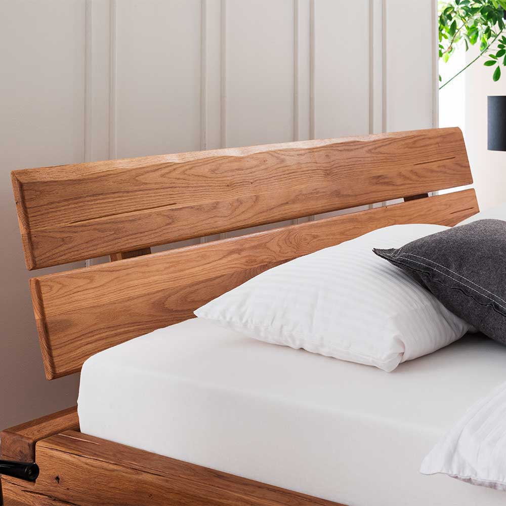Designbett aus Eichenbalken mit Metallfüßen - Frenanda