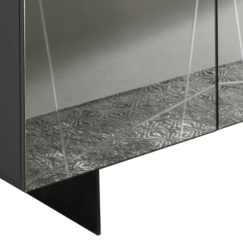 Detailansicht der rauchgrauen Spiegelfront und der eleganten schwarzen Füße – Odangelo