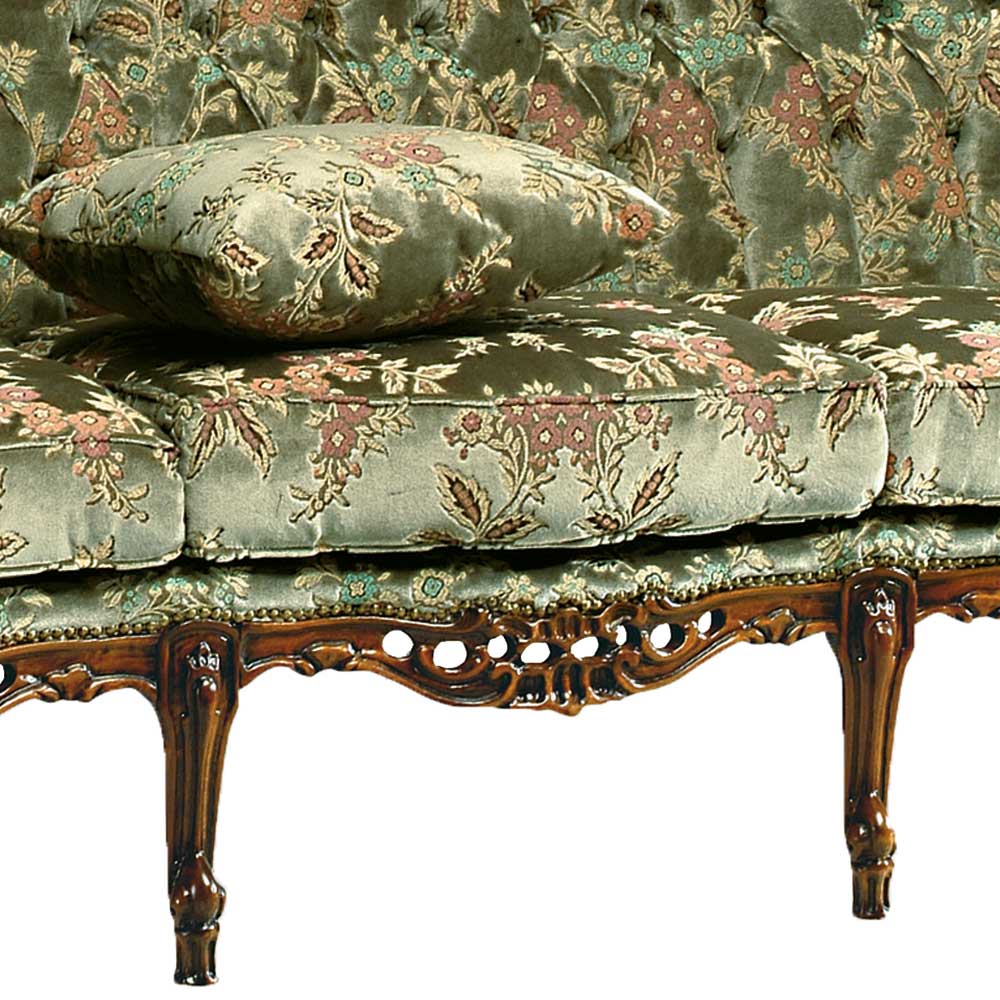 Klassisches Barock-Sofa mit grüner Blumenpolsterung und Zierkissen, Detail der Sitzfläche – Graz