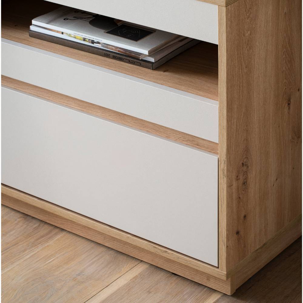 Lowboard Detailaufnahme mit offener Ablage und geschlossener Schublade in Holzoptik – Spain