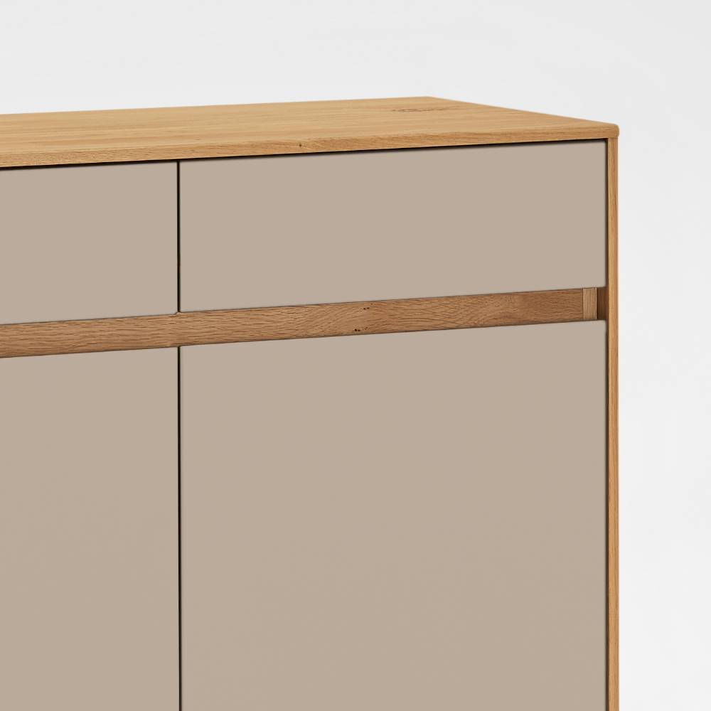 Schuhschrank mit zwei beigen Schubladen, Holzakzent und passender Tür – Nova