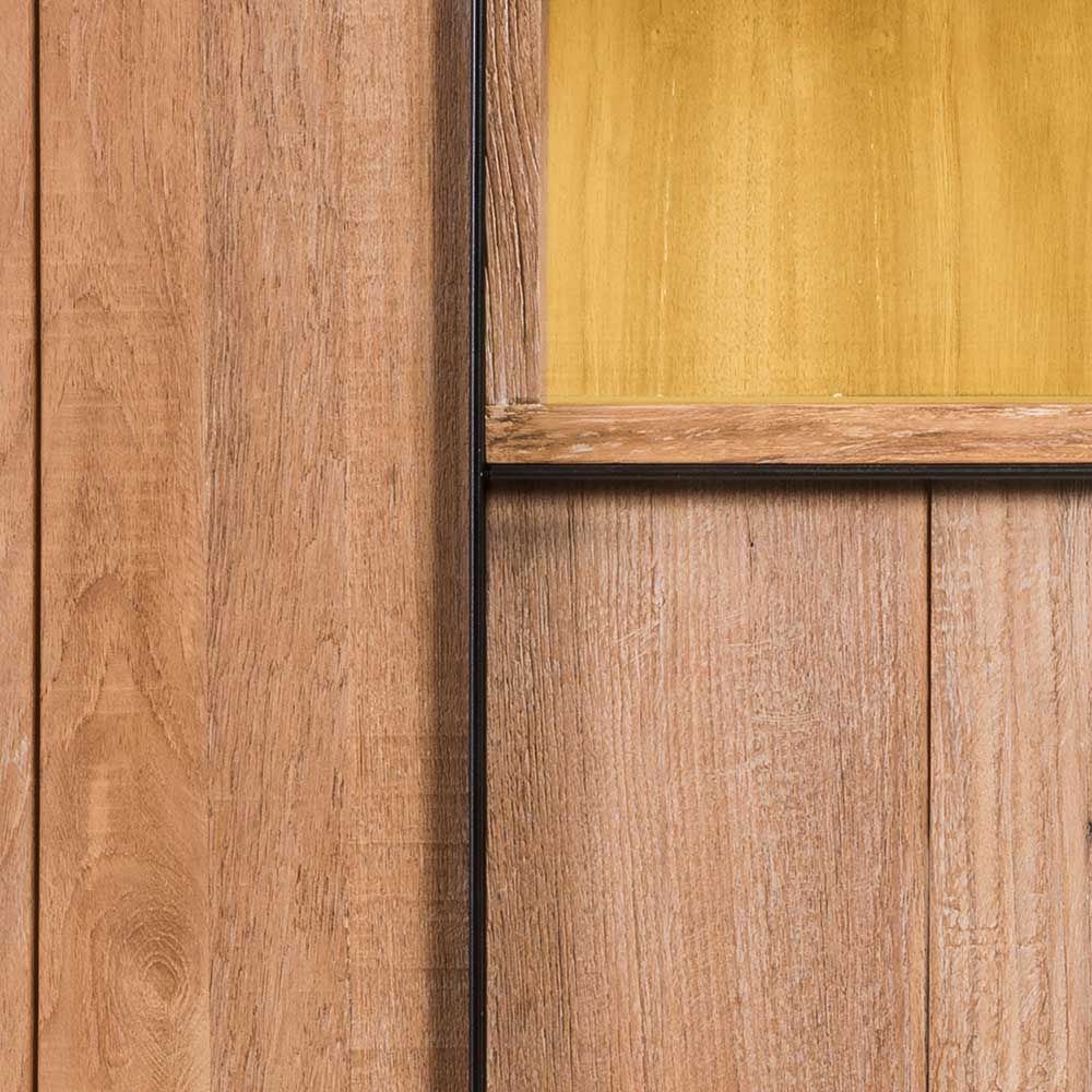 Holzlamellenfront und gelbe Regalkante des Natur Teak Barschranks – Myons