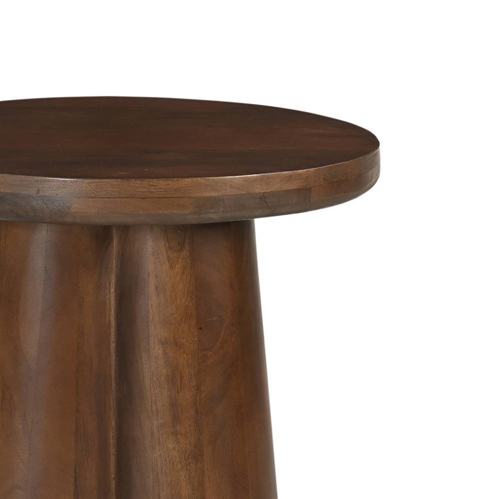 Runde Tischplatte aus dunkelbraunem Holz und die obere Struktur des Beistelltisches Tanky im Detail – Tanky
