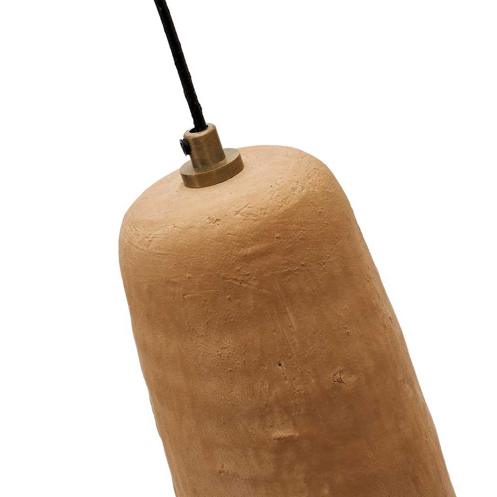 Braune Terracotta Pendelleuchte mit schwarzem Kabel und goldfarbener Aufhängung – Hanni