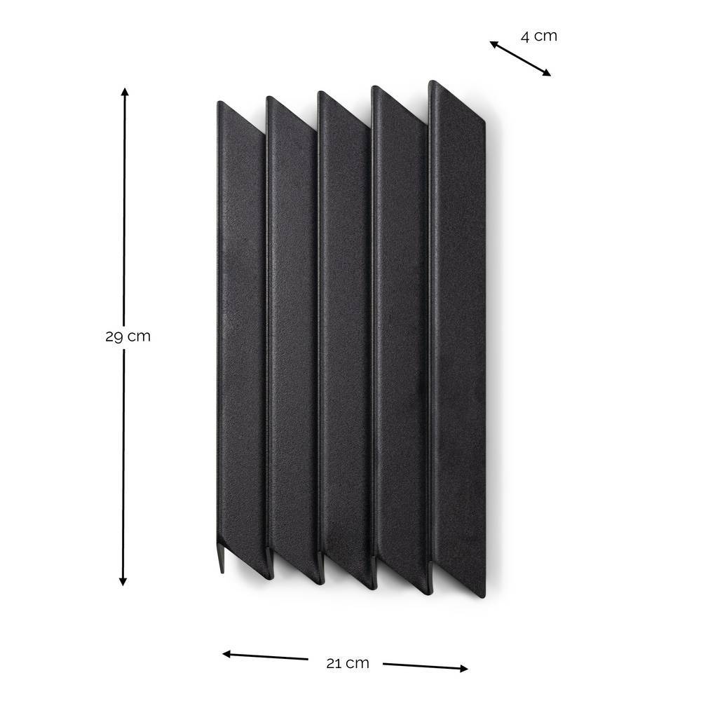 Schwarze Design-Wandgarderobe aus Metall mit Produktmaßen und schrägen Haken – Kenry