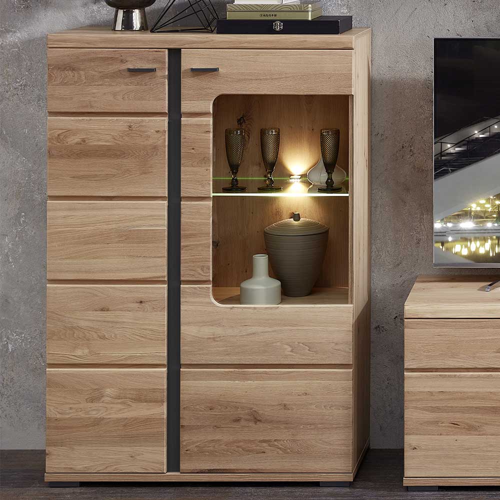 Helles Eiche Highboard Vitrine mit schwarzer Akzentleiste und integrierter LED Beleuchtung – Latenda