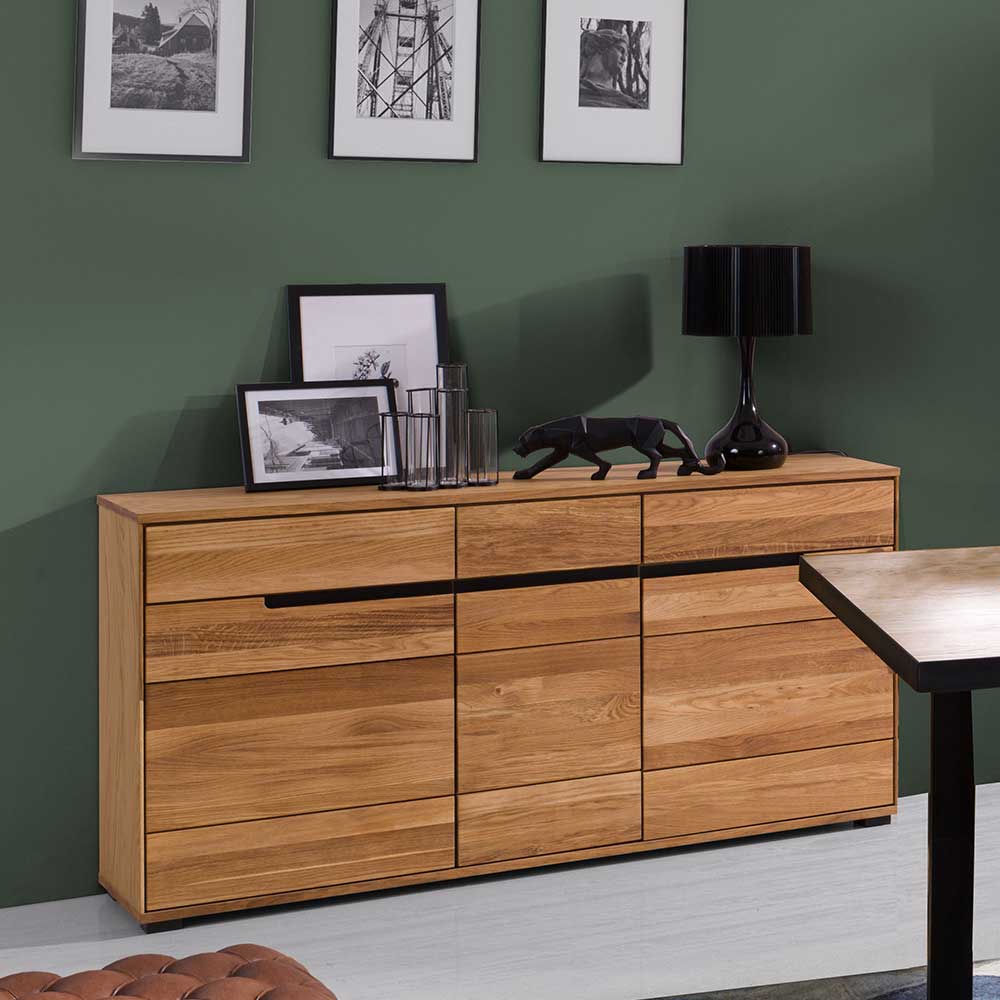 Massivholz Sideboard Eiche mit Griffmulden im modernen Wohnzimmer als elegante Anrichte – Sennya