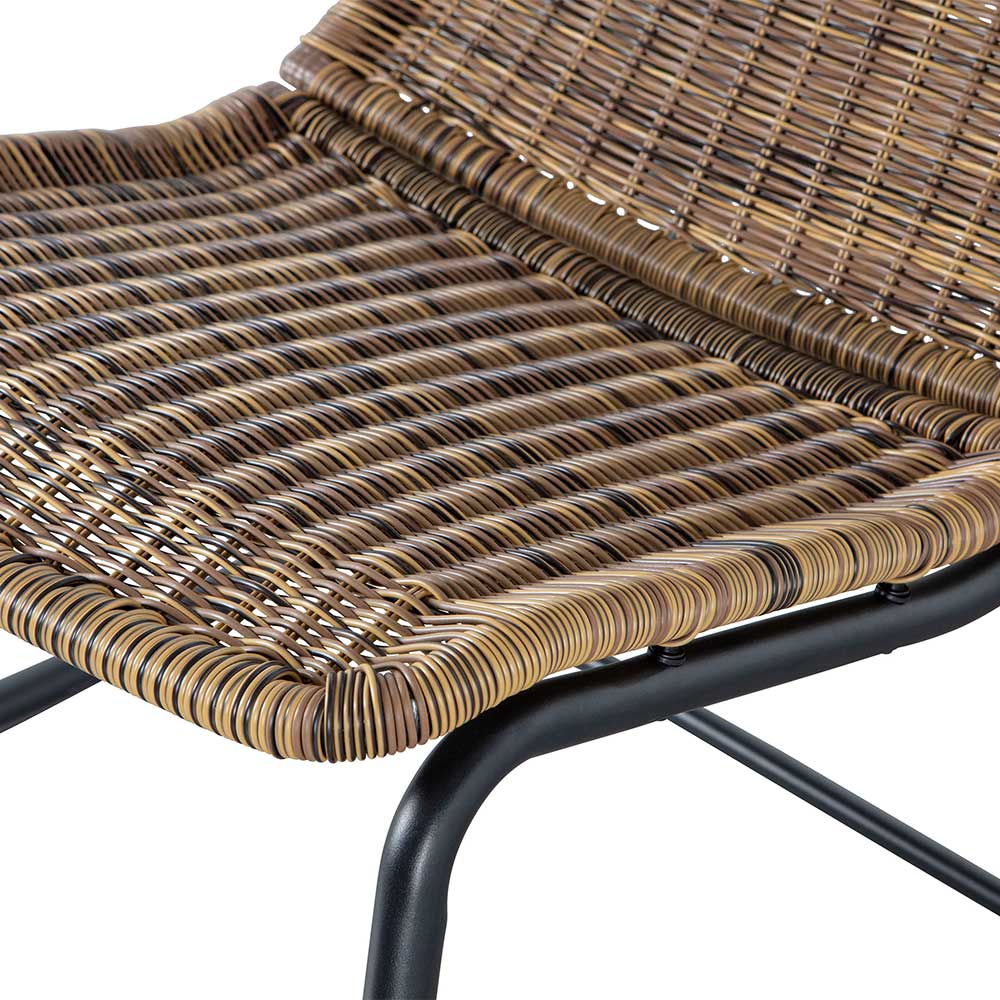Nahaufnahme der braunen Rattansitzfläche des modernen Outdoor Schaukelstuhls – Lucia
