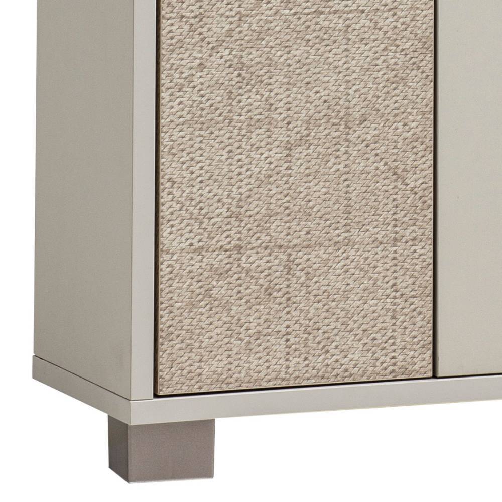 Quadratischer Standfuß und texturierte beige Front des modernen Flur Highboards – Litinka