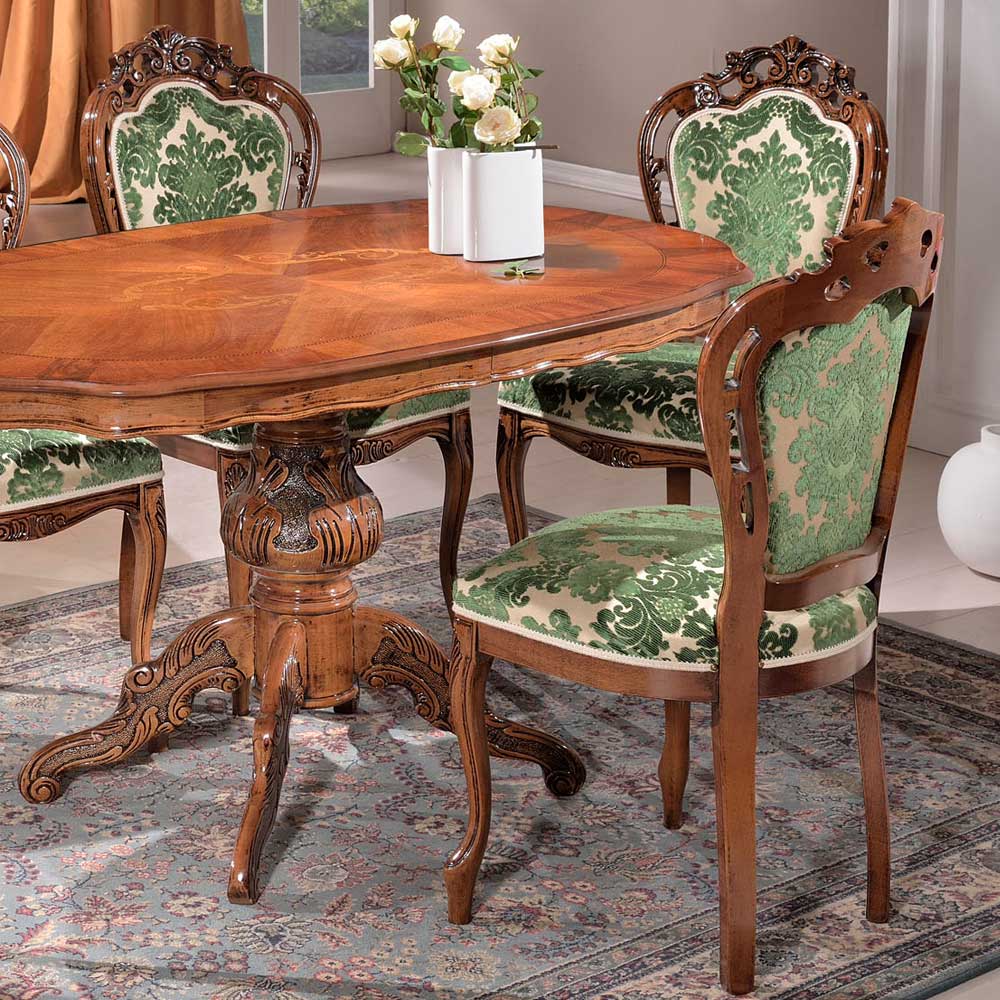 Ovaler Esstisch aus Holz mit geschnitztem S
ulenfu
 und Barockst
C
C
hlen im Esszimmer 
 Magari