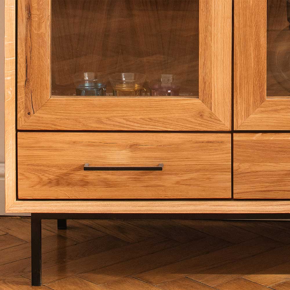 3-türiger Vitrinenschrank mit drei Schubladen - Kerfa