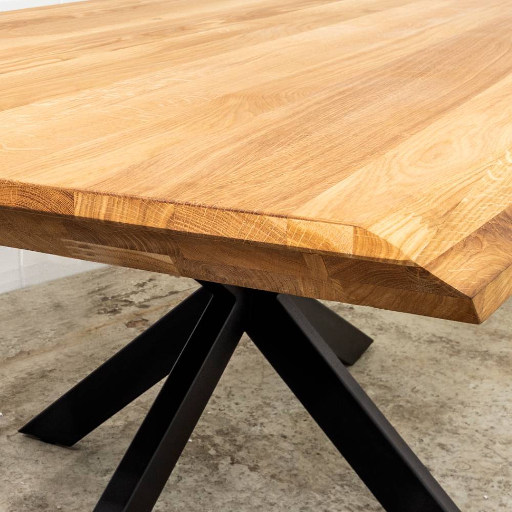 Design Eichenholztisch mit Metallgestell - Epos
