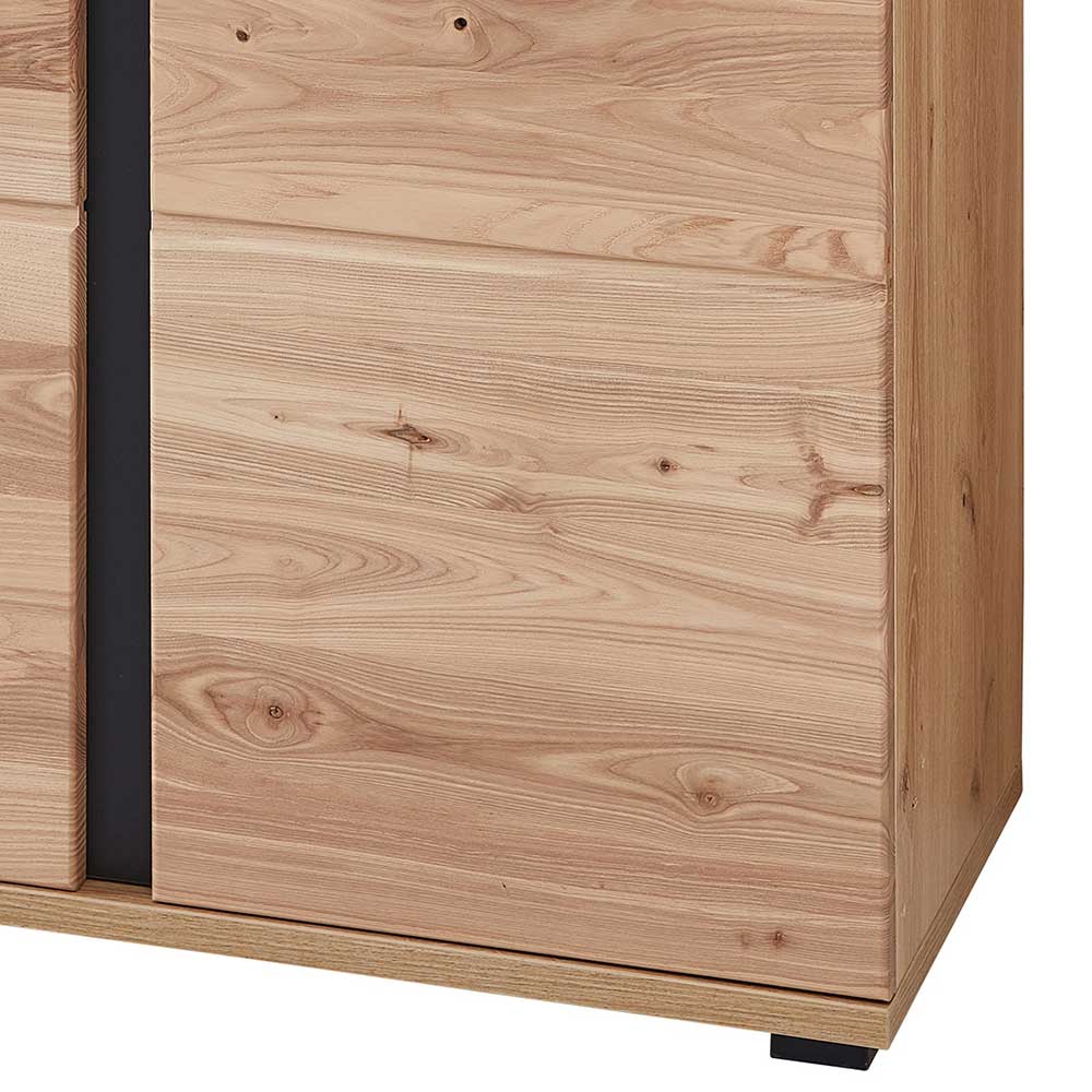 Unterer Bereich der teilmassiven Holztür mit sichtbarer Maserung – Emly