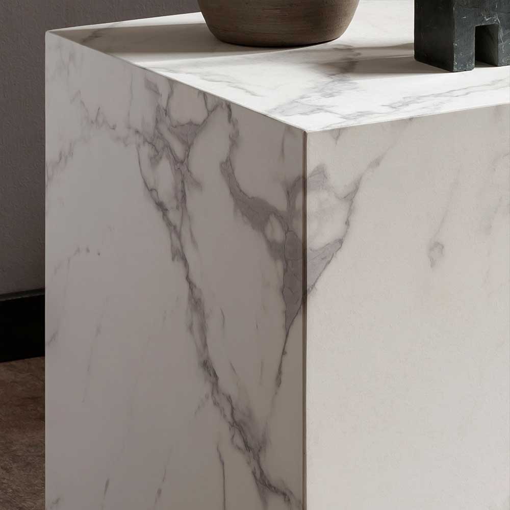 Beistelltisch im Block-Design mit weißer Marmoroptik und grauen Maserungen – Teresa