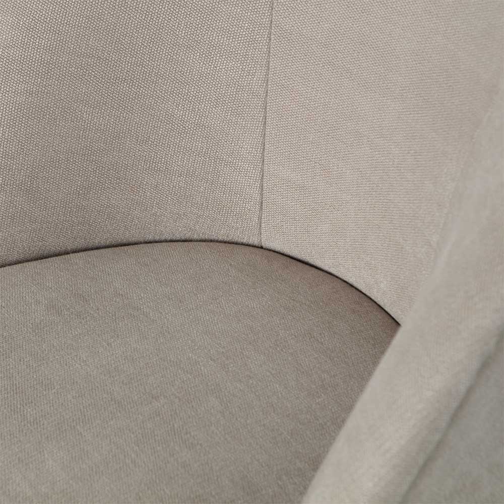 Innenansicht der beigen Sitzfläche und geschwungenen Rückenlehne des eleganten Sessels – Lafronda